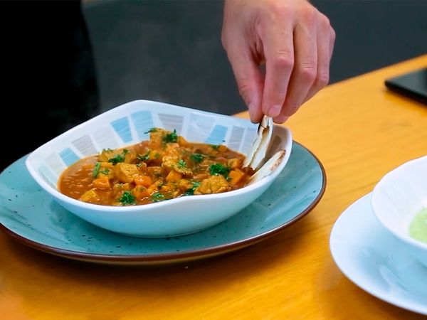 Studio Cocina- AlacocinaTv - GUISO THAI - SOPA DE PALTA CON PIÑA