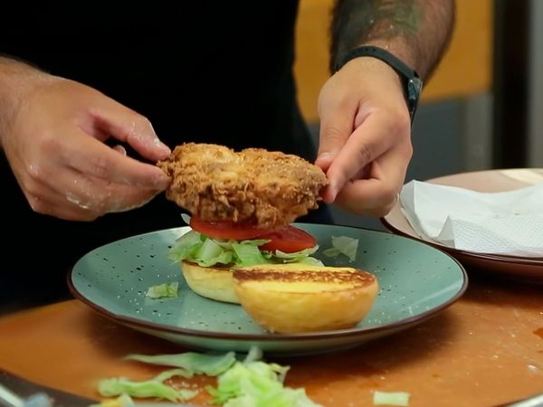 Studio Cocina- AlacocinaTv - SMASH BURGER - PHILLY CHEESESTAKE - POLLO FRITO