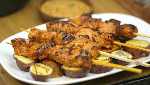 Studio Cocina- AlacocinaTv - Anticuchos de cerdo con especias varias de badia. 
Pescado con salsa de curry.