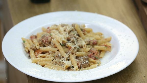 Studio Cocina- AlacocinaTv - Lomo Fino con salsa anticuchera / Pasta con Chorizo