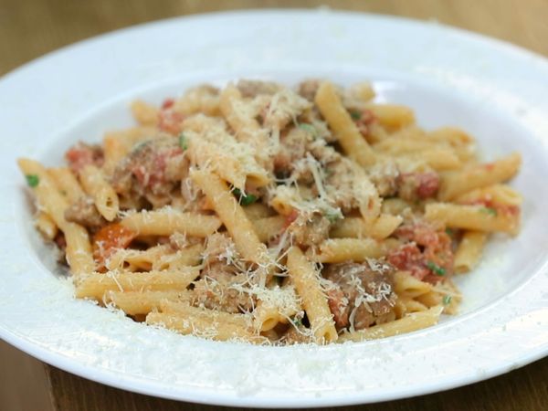 Studio Cocina- AlacocinaTv - Lomo Fino con salsa anticuchera / Pasta con Chorizo