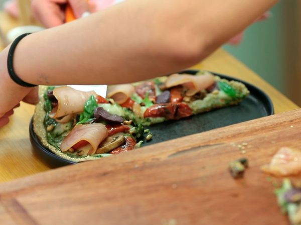 Studio Cocina- AlacocinaTv - Pizza con Costa de Quinua - Paletas de Manzana