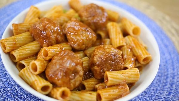 Studio Cocina- AlacocinaTv - Ragú de Albondigas con Pasta Rigattone