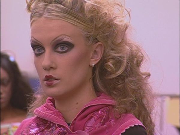 America's Next Top Model - The Girl Who Kissed The Roach