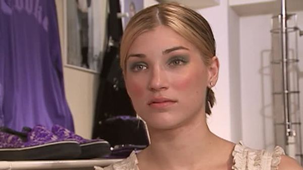 America's Next Top Model - The Girl Who Didn't Hug Goodbye