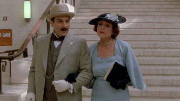 Agatha Christie: Poirot ES - Doble pista