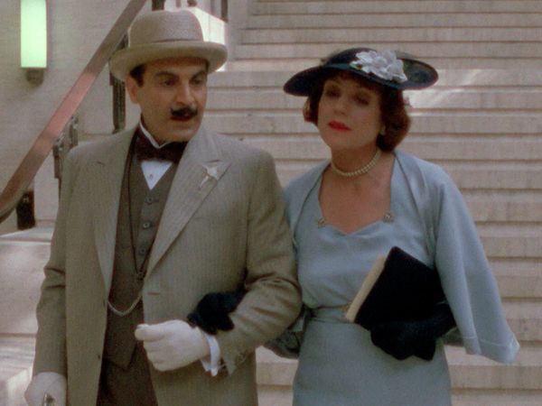Agatha Christie: Poirot ES - Doble pista