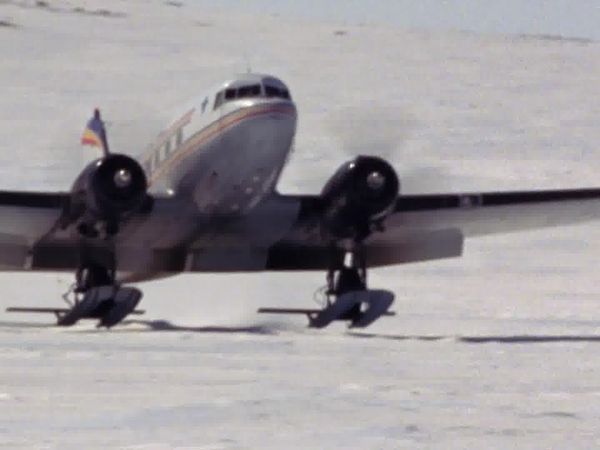 Ice Pilots NWT CA - Ski Plane