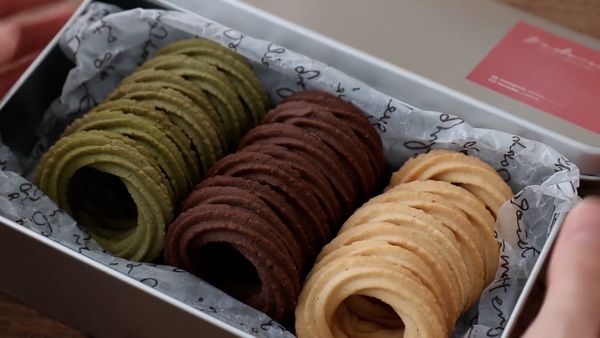 Dessert di J'adore - Biscotti Classici e Tè al Latte