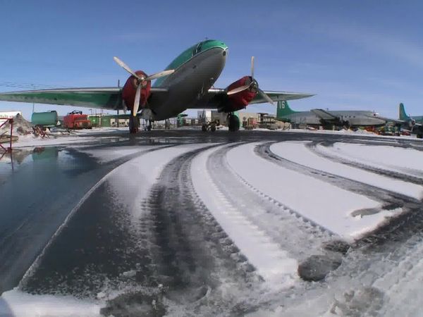 Ice Pilots NWT CA - Ice Strip