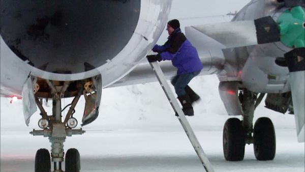 Ice Pilots NWT CA - Push Comes to Shove