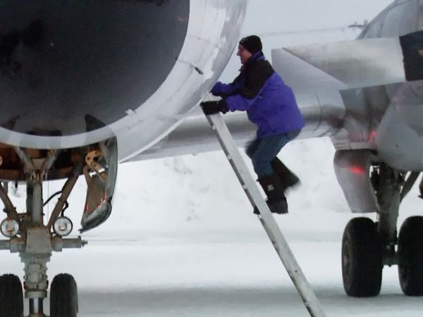 Ice Pilots NWT CA - Push Comes to Shove