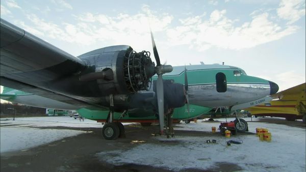 Ice Pilots NWT - Chuck Walks