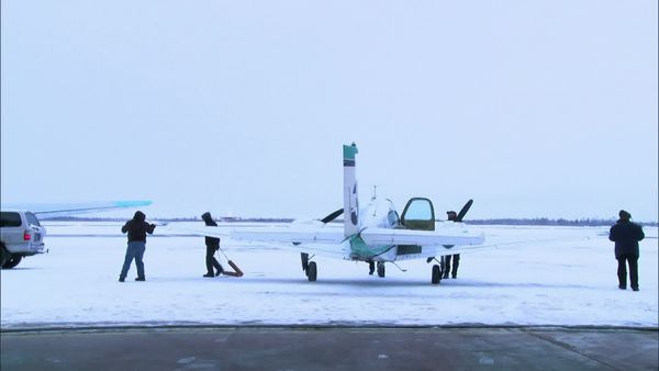 Ice Pilots NWT CA - Gear Lock