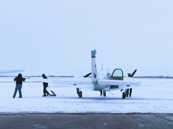 Ice Pilots NWT CA - Gear Lock
