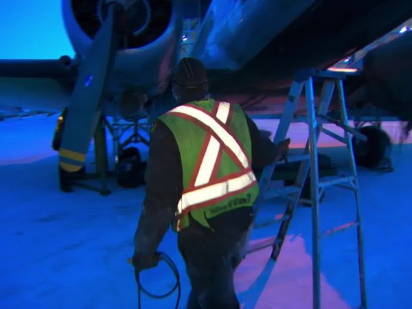 Ice Pilots NWT CA - Power Crash