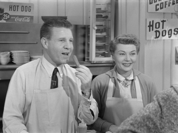The Adventures of Ozzie and Harriet - The Hot Dog Stand