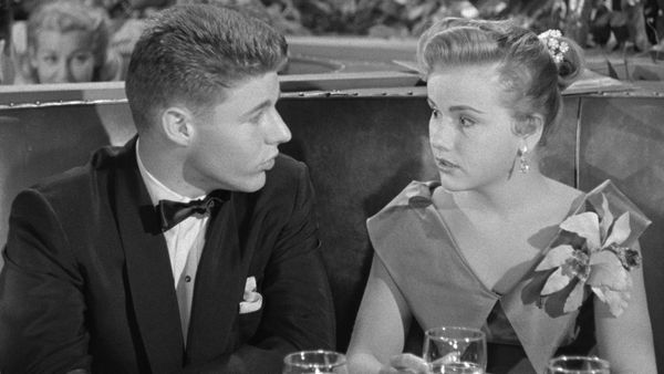 The Adventures of Ozzie and Harriet - David Picks Up The Tab