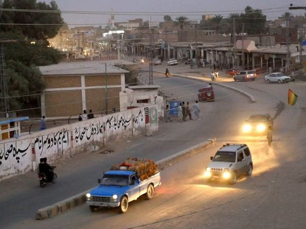 Le tour du monde en 80 jours sans un sou - Le Pakistan : Meer Jawe - New Delhi