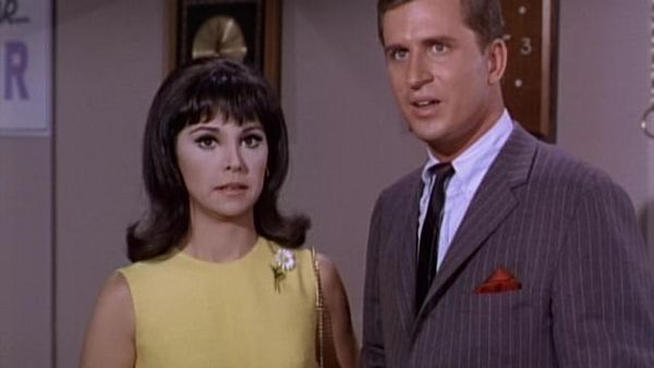 That Girl - Beware of Actors Bearing Gifts