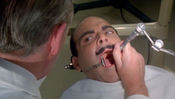 Agatha Christie: Poirot ES - Cuatrocientos mirlos
