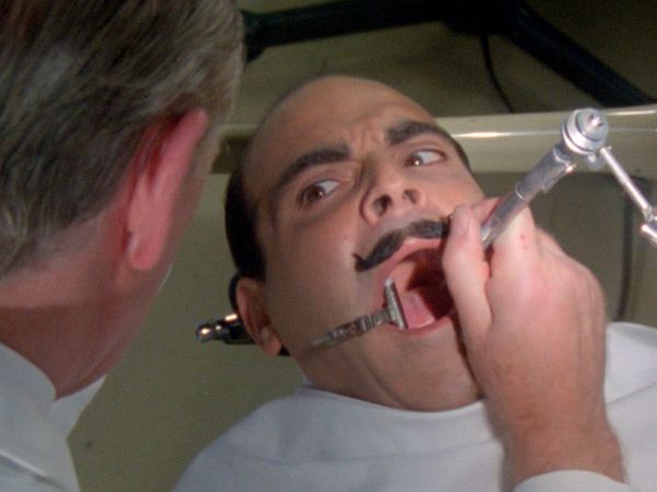 Agatha Christie: Poirot ES - Cuatrocientos mirlos