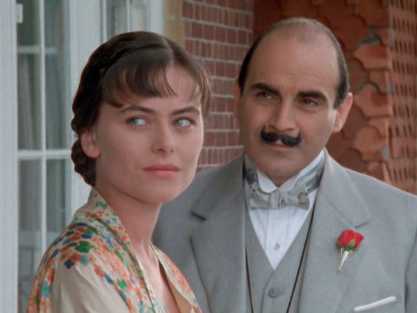 Agatha Christie: Poirot ES - Peligro en la casa de la Punta. Parte 1