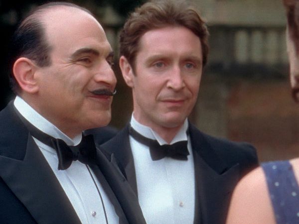 Agatha Christie: Poirot ES - Un triste ciprés