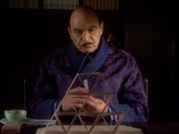Agatha Christie: Poirot ES - Tragedia en tres actos