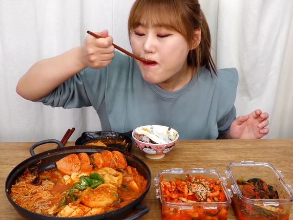 G-NI's Mukbang - Mukbang Tutto il Giorno di G-NI parte 2