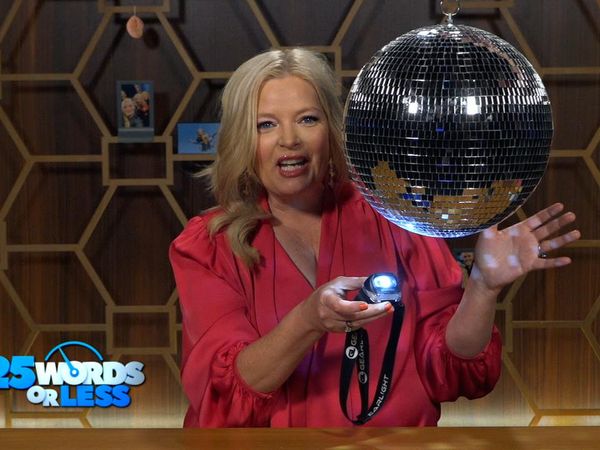 25 Words or Less - Melissa Peterman Cam To Celebrate!