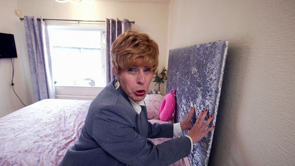 MTV Cribs International - Charity Shop Sue & Jason Oppenheim