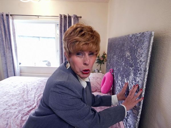 MTV Cribs International - Charity Shop Sue & Jason Oppenheim