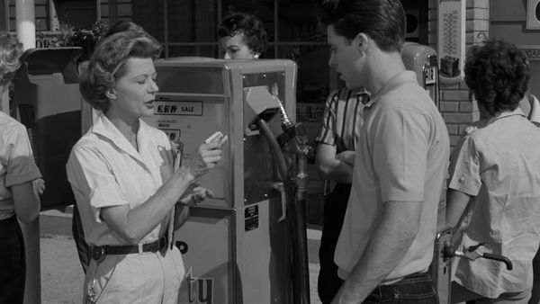 The Adventures of Ozzie and Harriet - The Gas Station
