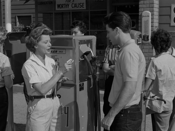 The Adventures of Ozzie and Harriet - The Gas Station