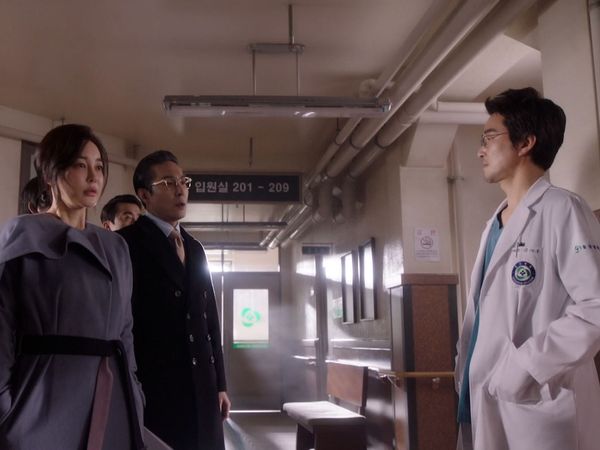 Dr. Romantic ES - Dr. Romántico EP17