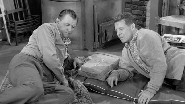 The Adventures of Ozzie and Harriet - A Surprise For Clara