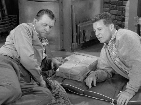 The Adventures of Ozzie and Harriet - A Surprise For Clara