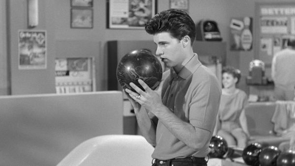 The Adventures of Ozzie and Harriet - The Girl In The Bowling Alley