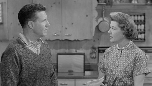 The Adventures of Ozzie and Harriet - The Newspaper Interview