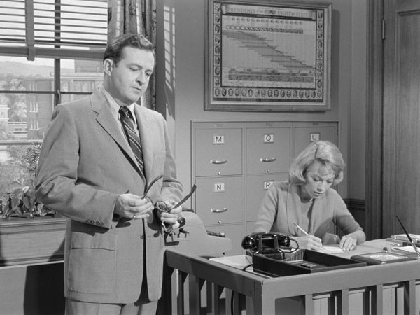 The Adventures of Ozzie and Harriet - Dave Hires A Secretary