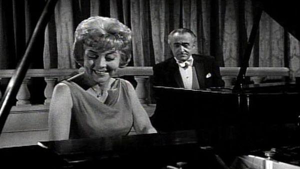 My Favorite Martian - A Martian Sonata in Mrs. B's Flat