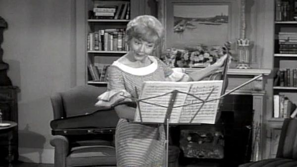 My Favorite Martian - A Martian Fiddles Around