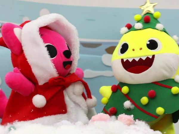 Pinkfong Songs For Children - Baby Shark vs Gingerbread Man