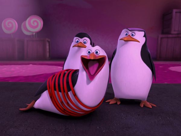 Os Pinguins de Madagascar - De quem é essa coroa? / Recruta e a fábrica de winkys