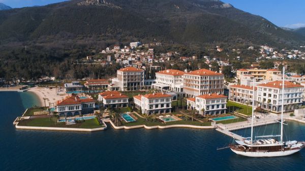 Britain's Most Expensive Houses - Episode 204