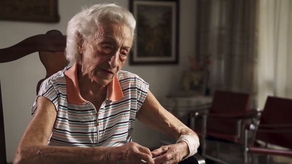 Nos Campos do Holocausto - Lola Anglister