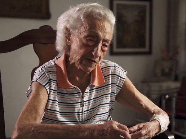 Nos Campos do Holocausto - Lola Anglister