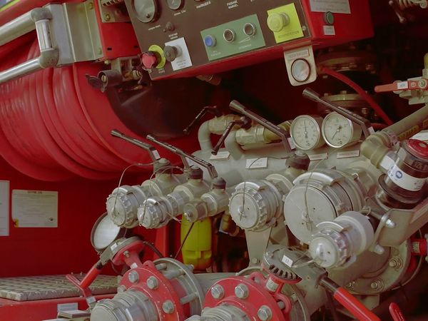 Firefighters in the Heart of Danger - Pressure is Rising