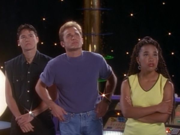 Mighty Morphin Power Rangers - Passing the Lantern